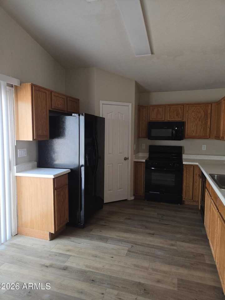 1410 S 107th Ln - Photo 3 of 13
