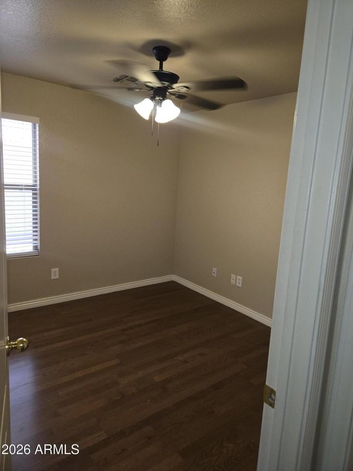 229 S 125th Ave - Photo 3 of 16