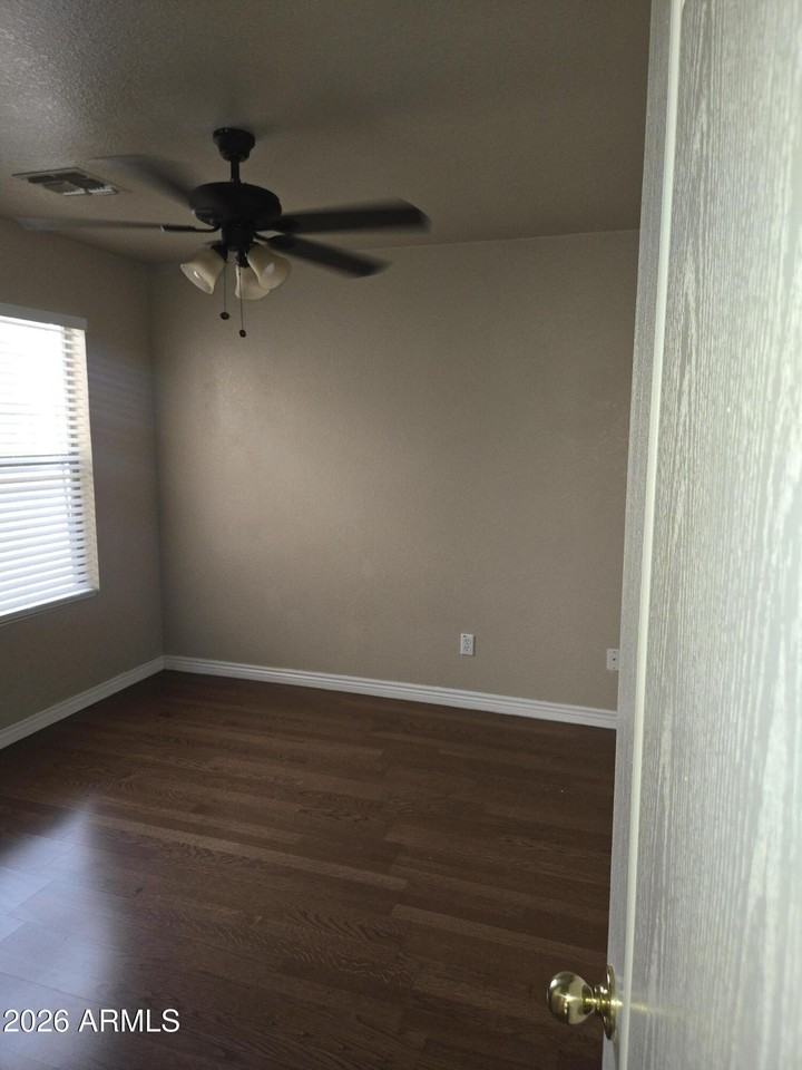 229 S 125th Ave - Photo 4 of 16