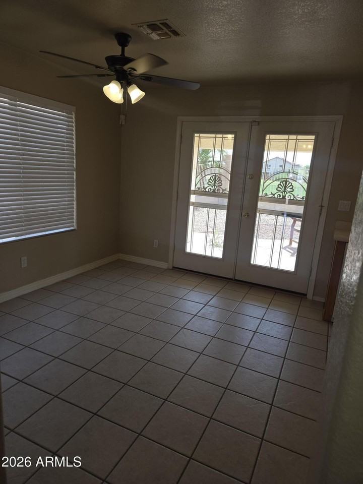 229 S 125th Ave - Photo 5 of 16