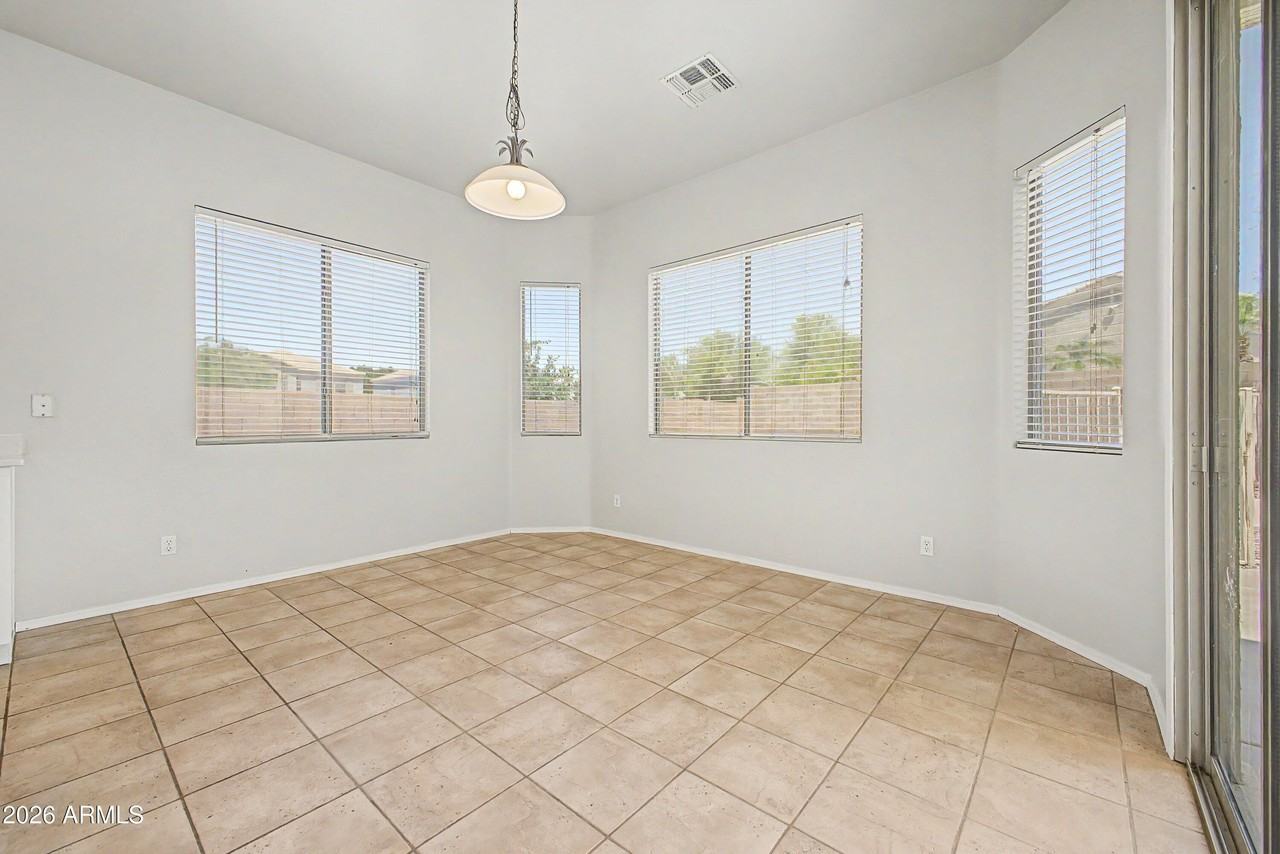 8634 E Hillview St - Photo 4 of 15