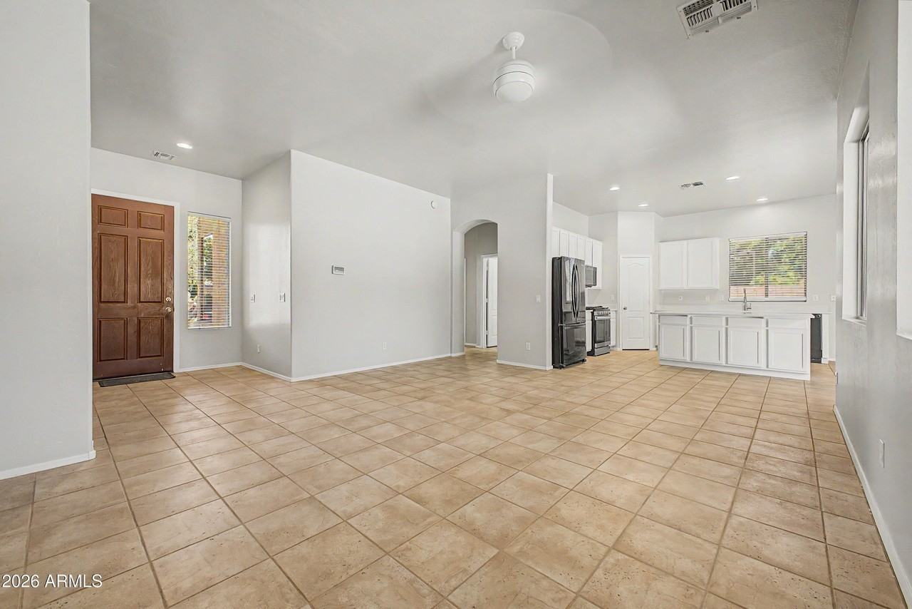 8634 E Hillview St - Photo 5 of 15