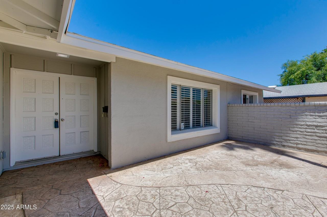 1206 E Greenway Dr - Photo 4 of 40