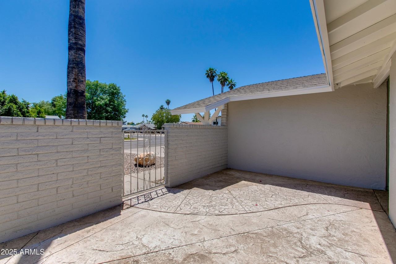 1206 E Greenway Dr - Photo 5 of 40