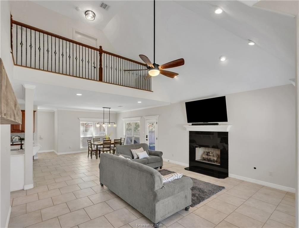 1742 Creekside Cir - Photo 2 of 33