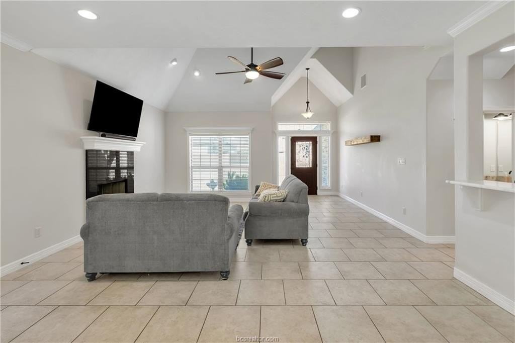 1742 Creekside Cir - Photo 5 of 33