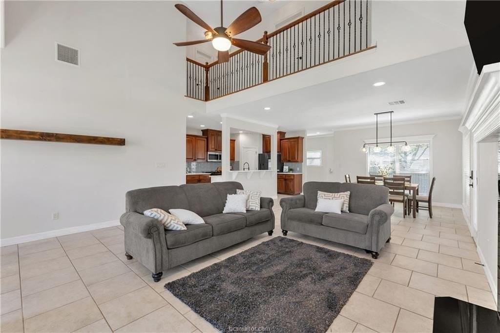 1742 Creekside Cir - Photo 6 of 33