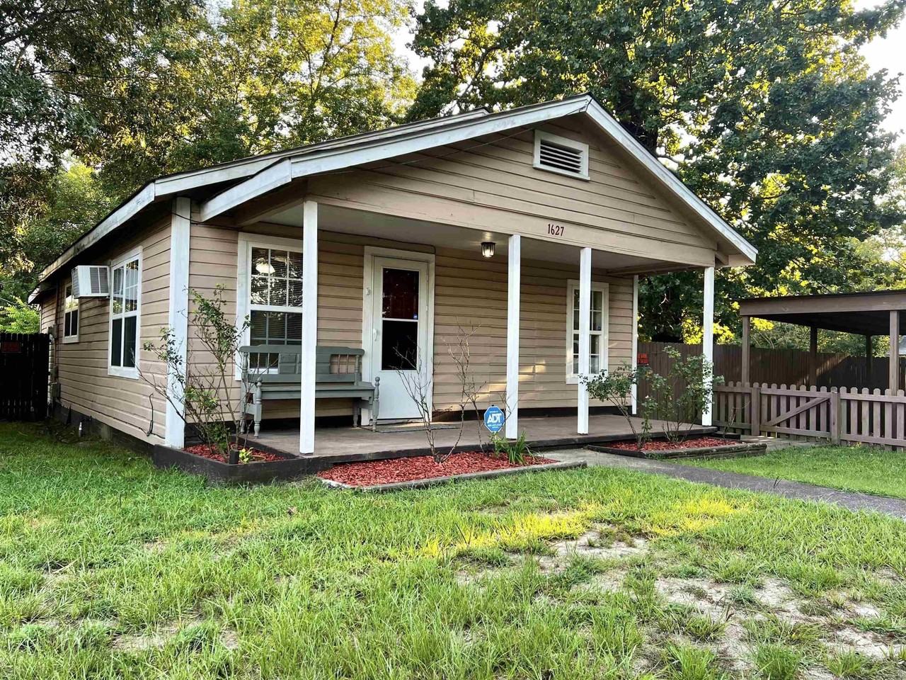 1627 Willow St - Photo 2 of 15