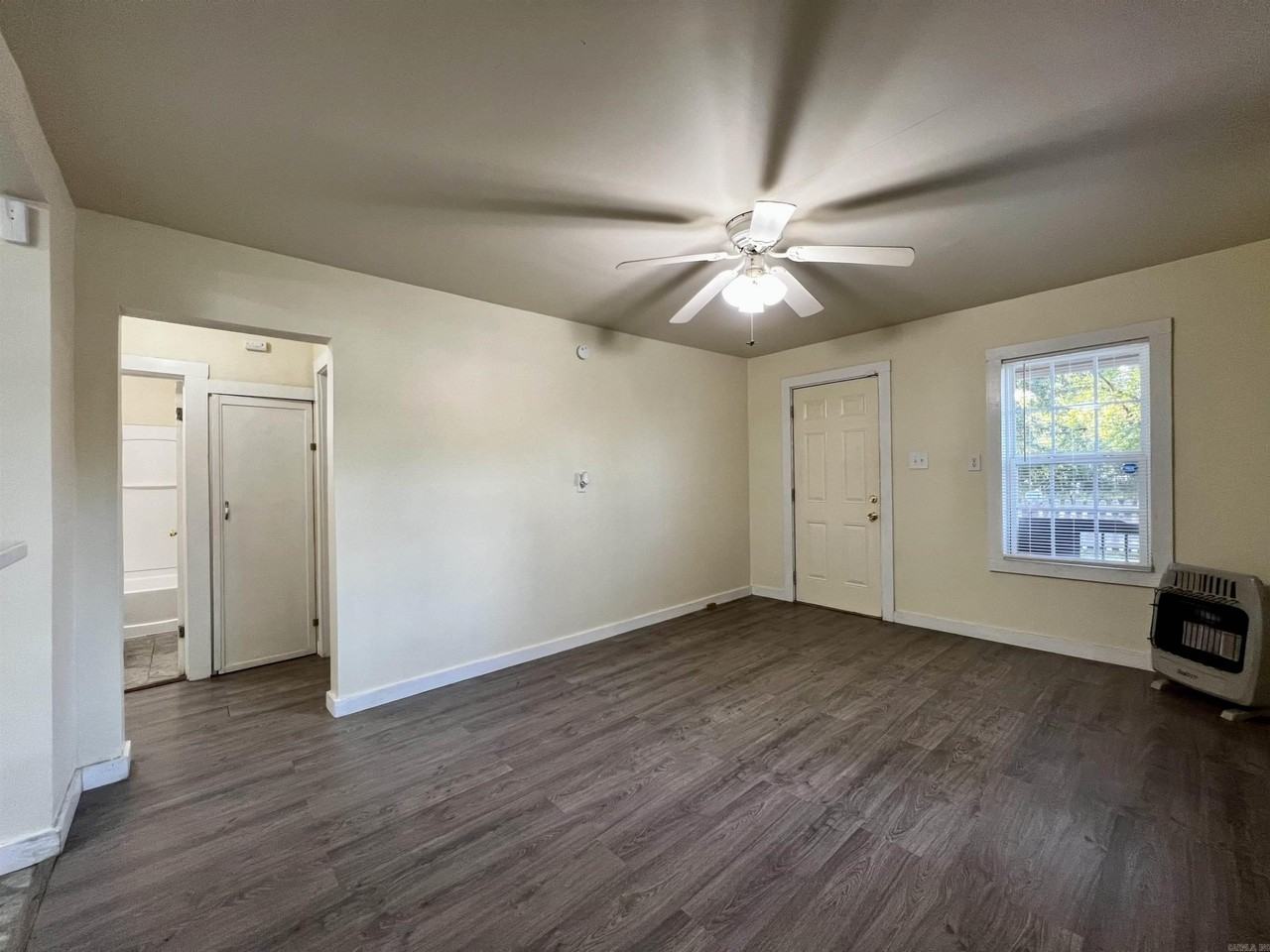 1627 Willow St - Photo 4 of 15