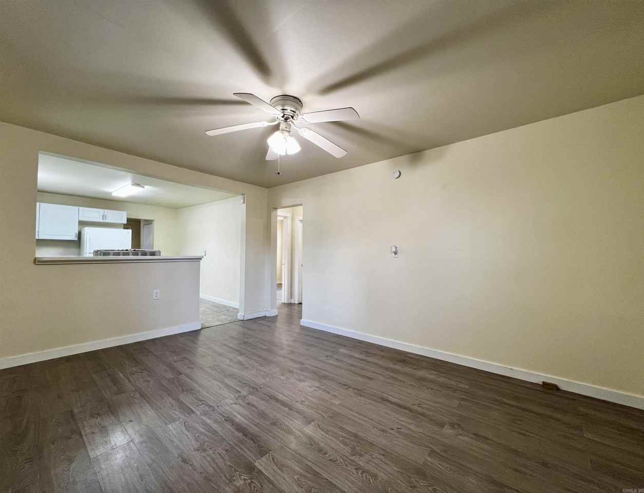 1627 Willow St - Photo 5 of 15