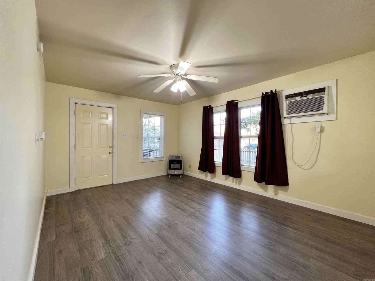 1627 Willow St - Photo 6 of 15