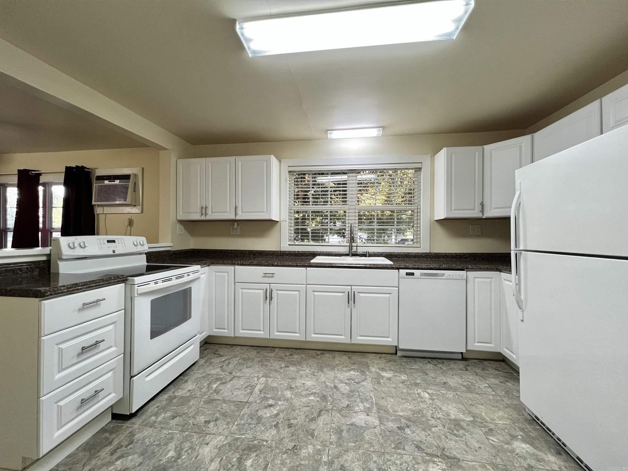 1627 Willow St - Photo 7 of 15
