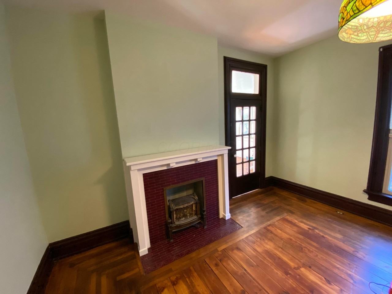 102 N Washington St - Photo 3 of 29