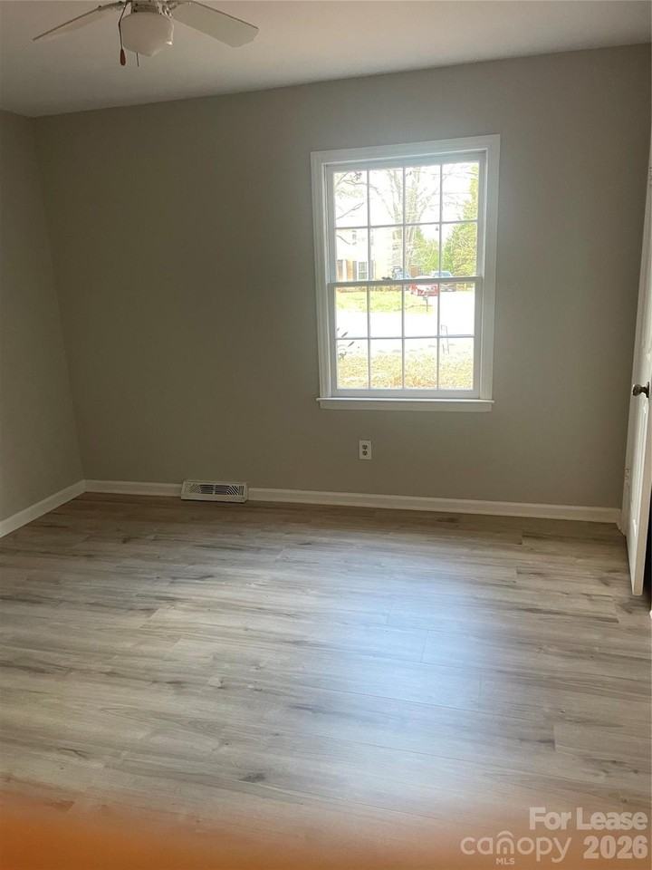 8110 Sidras Ct - Photo 6 of 7