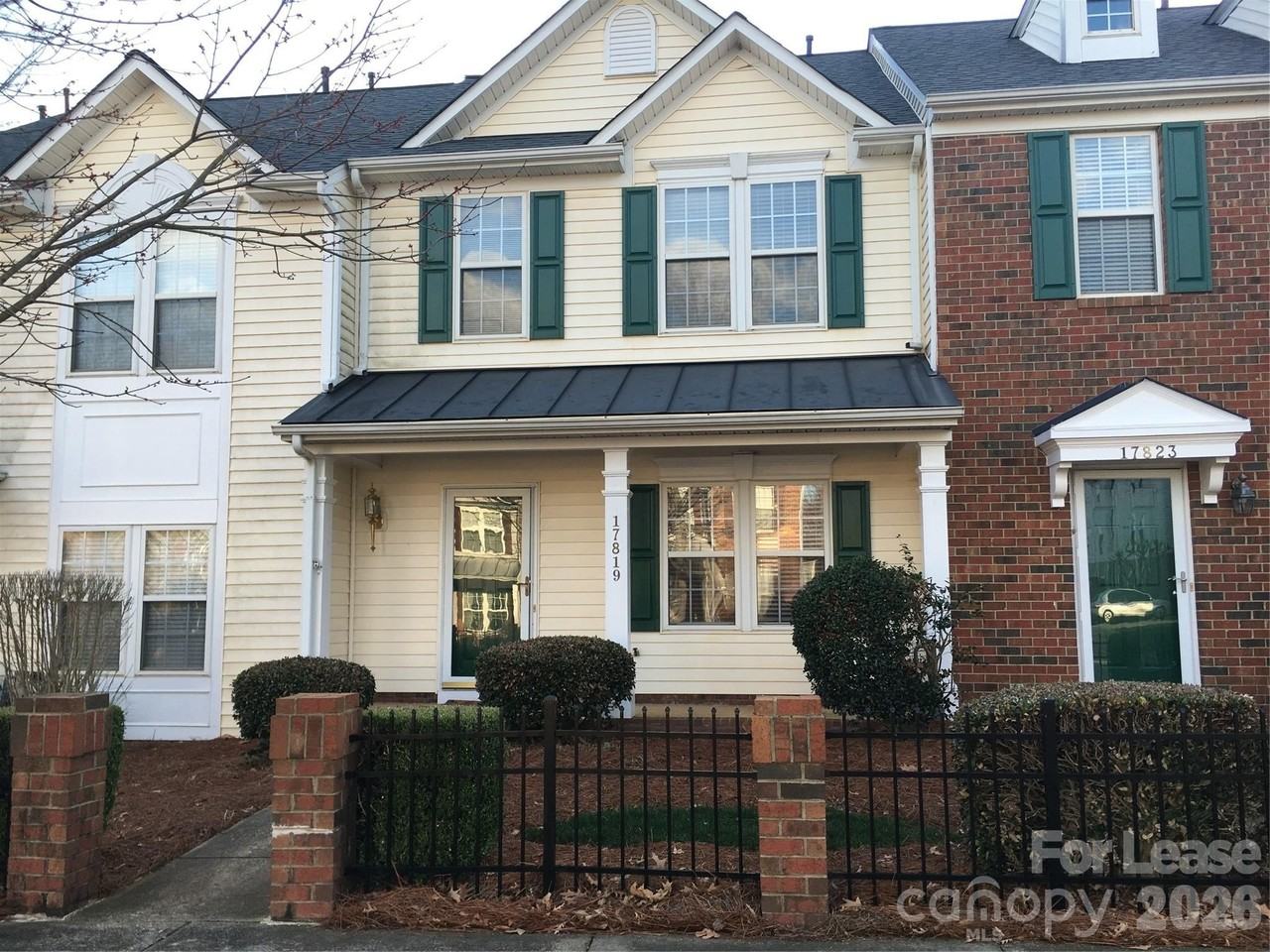 17819 Delmas Dr - Photo 2 of 10
