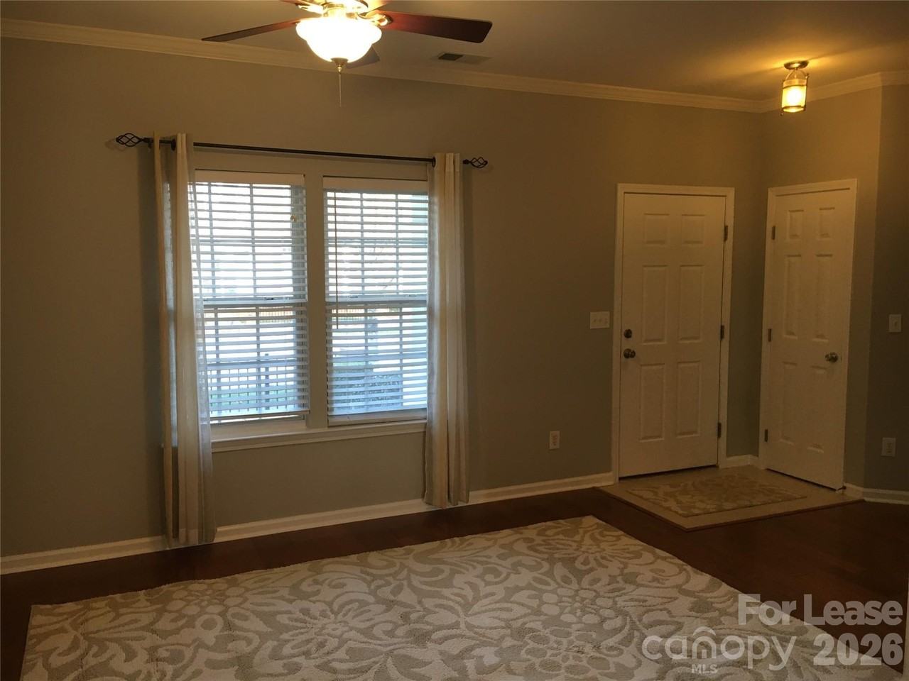 17819 Delmas Dr - Photo 4 of 10
