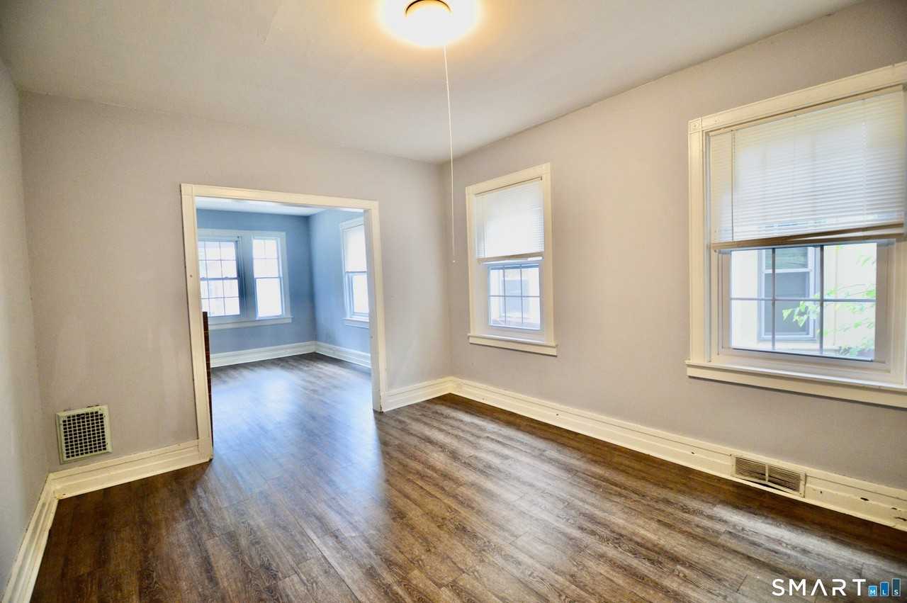 407 East Ave - Photo 3 of 23