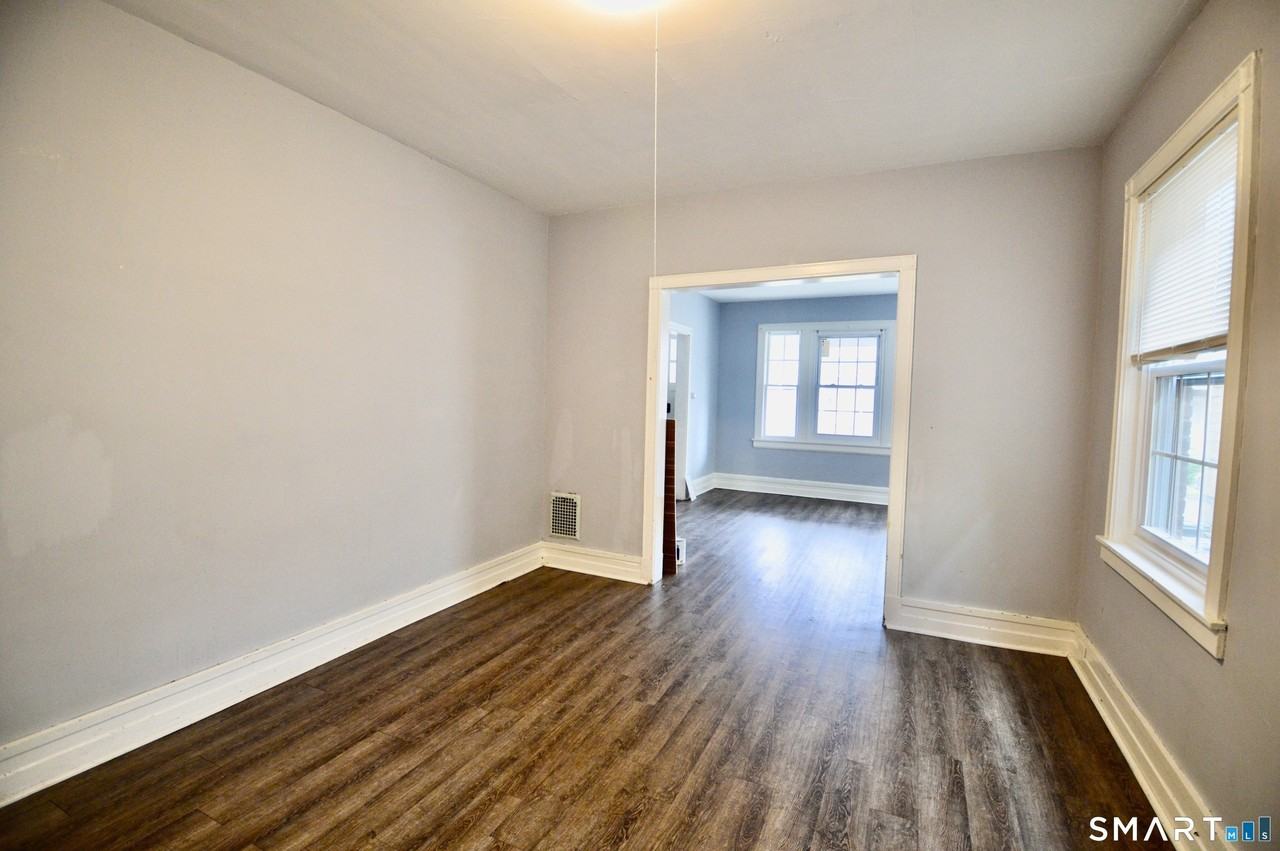 407 East Ave - Photo 4 of 23