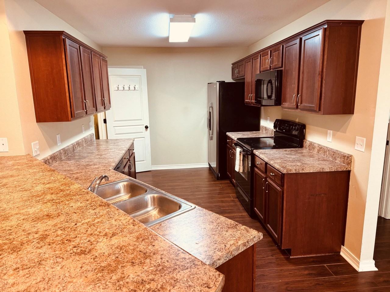 594 Hunters Ridge Rd - Photo 5 of 17