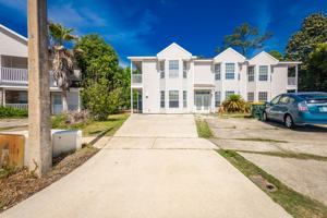 featured image of 13 Chatelaine Cir Se #1