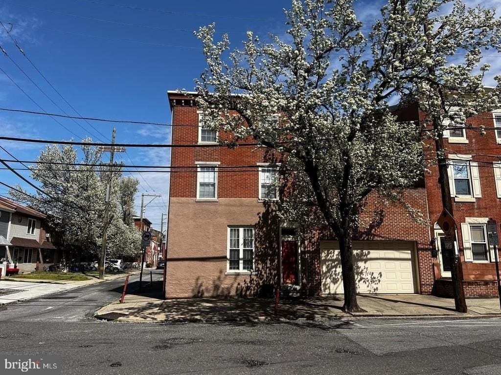1037 Shackamaxon St - Photo 2 of 16