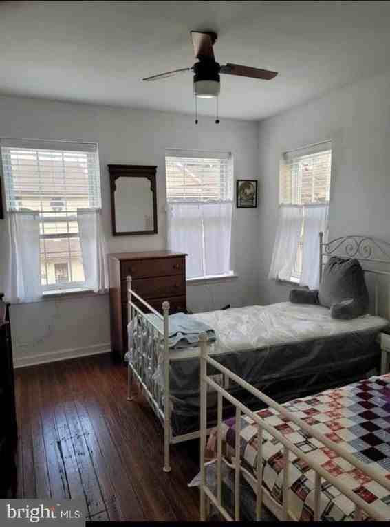 1037 Shackamaxon St - Photo 7 of 16