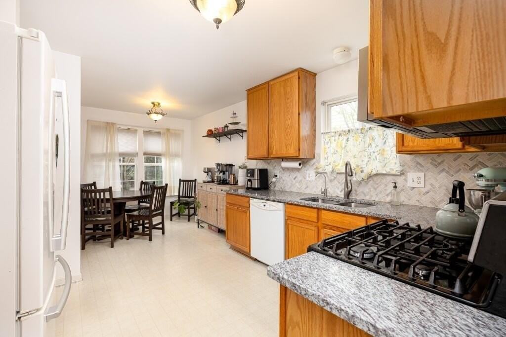 3339 Elsinore Ct - Photo 7 of 50