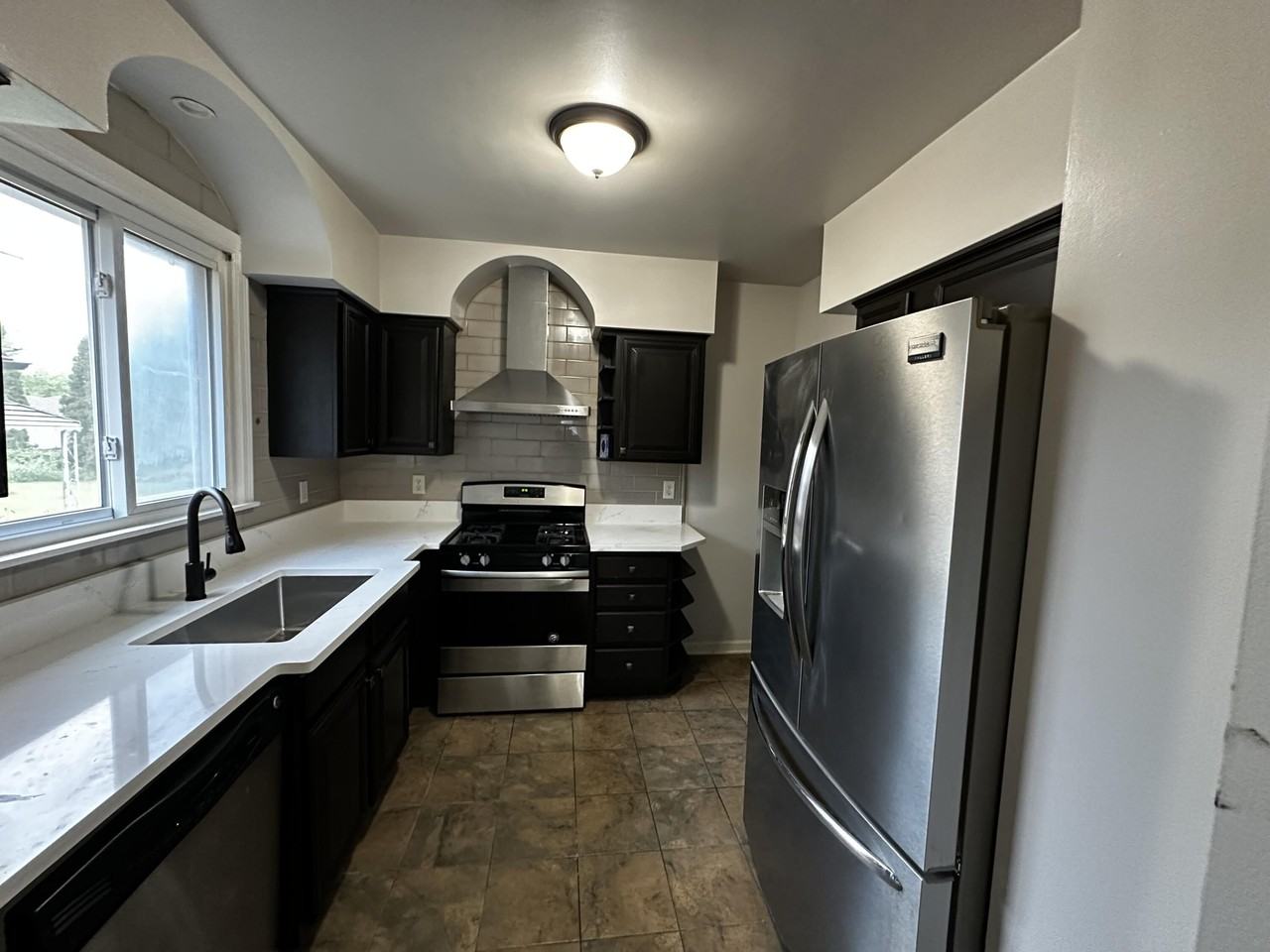 7080 Highview St - Photo 5 of 19