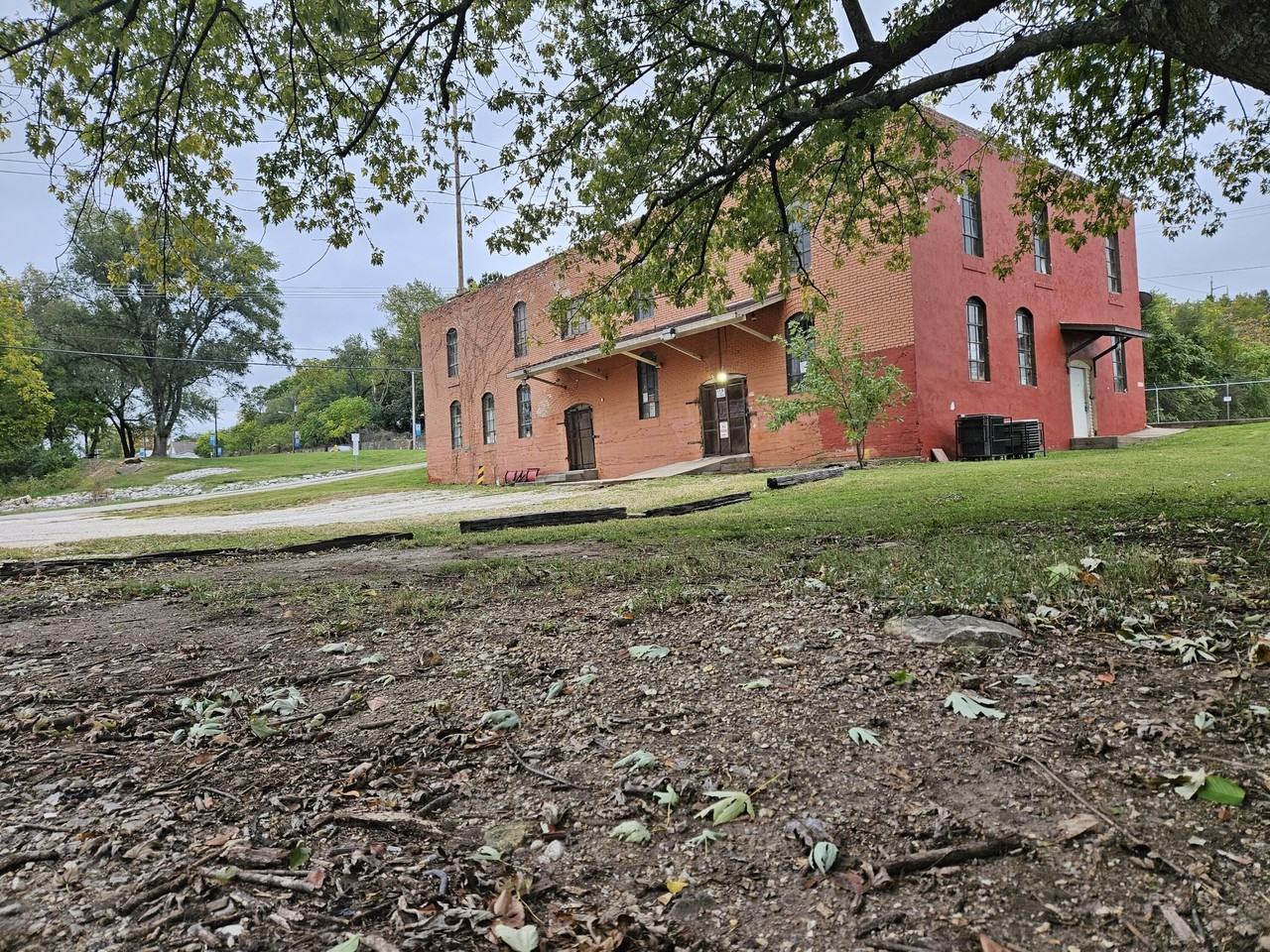 1303 W College St - Photo 2 of 45