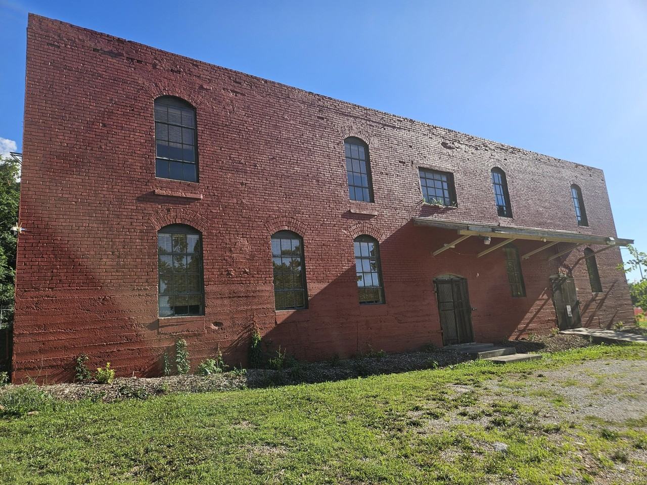1303 W College St - Photo 4 of 45