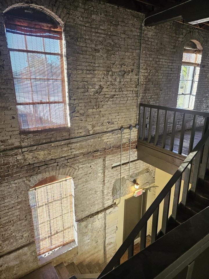1303 W College St - Photo 6 of 45
