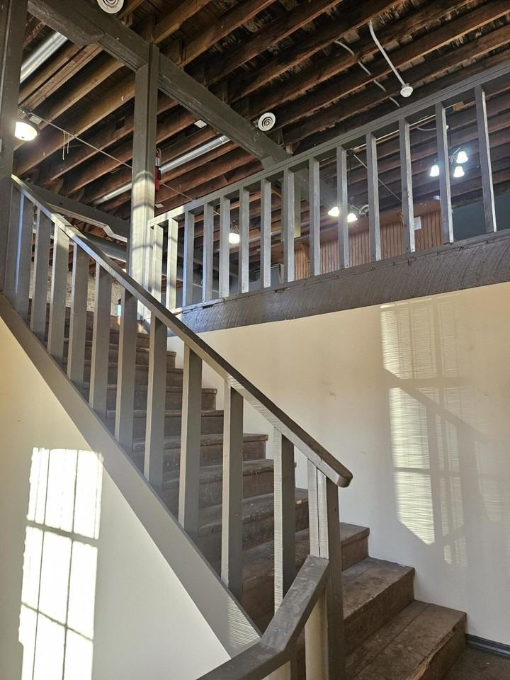 1303 W College St - Photo 7 of 45