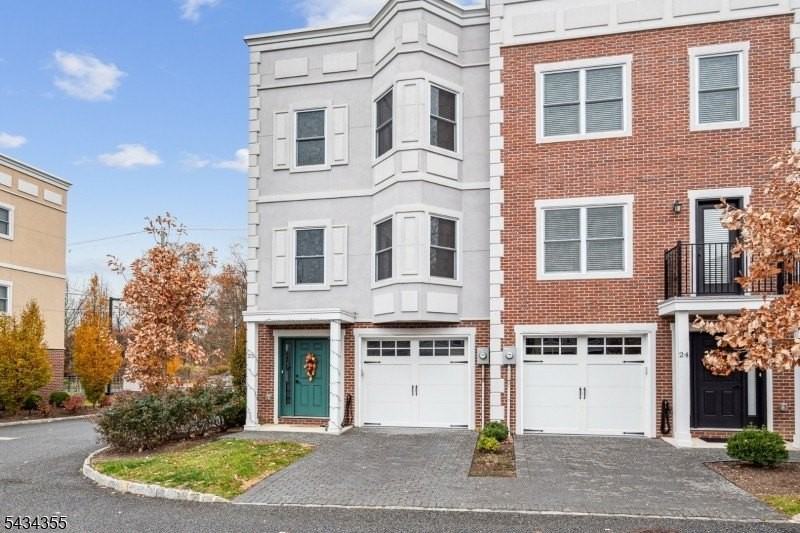 25 Stonybrook Cir #25 - Photo 2 of 33