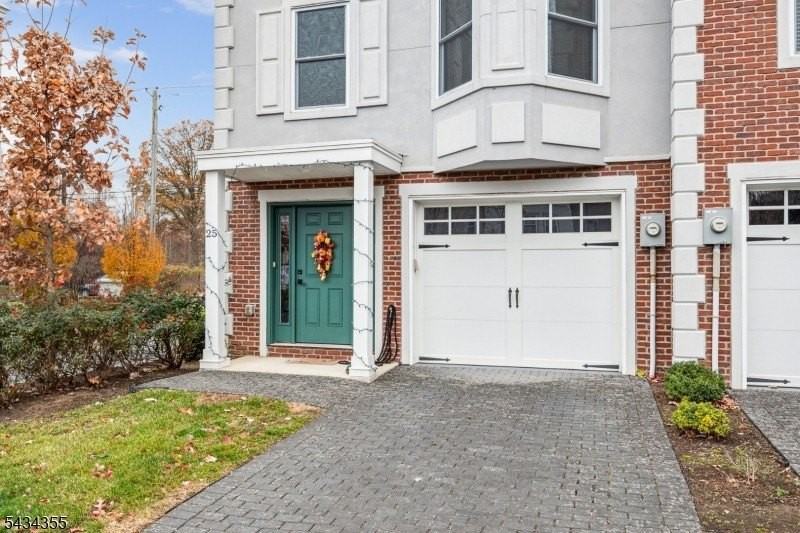 25 Stonybrook Cir #25 - Photo 3 of 33