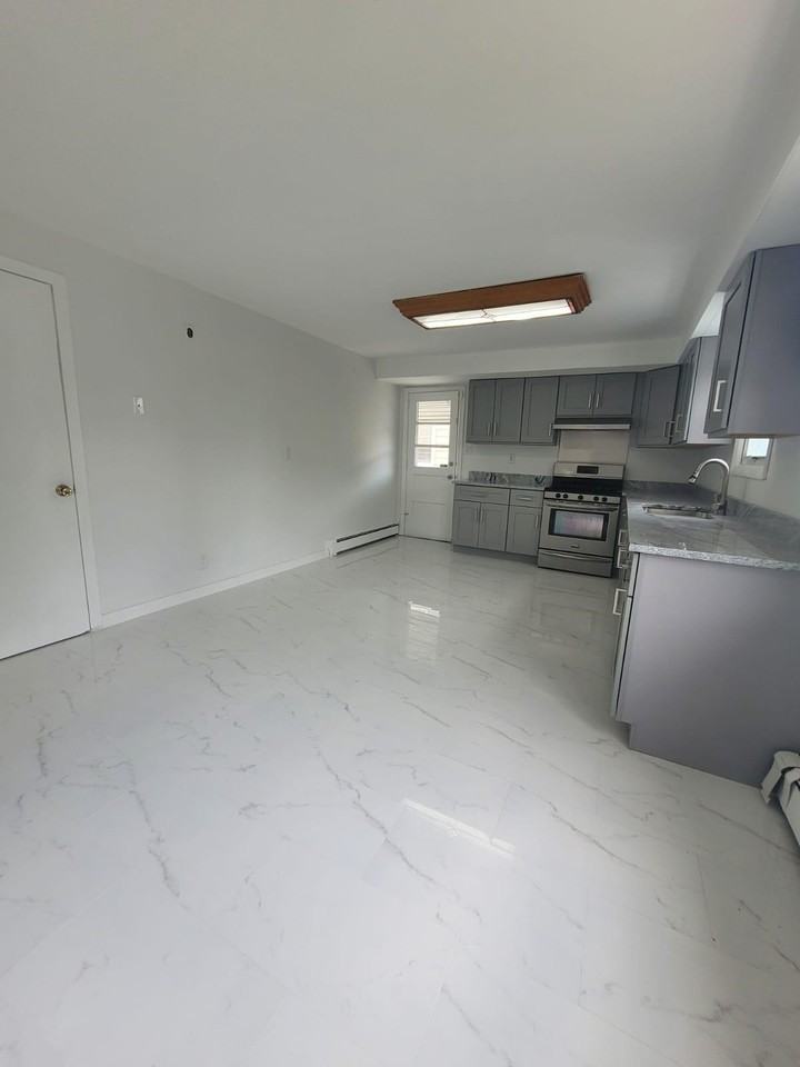 360 New York Ave #1stFL - Photo 3 of 14