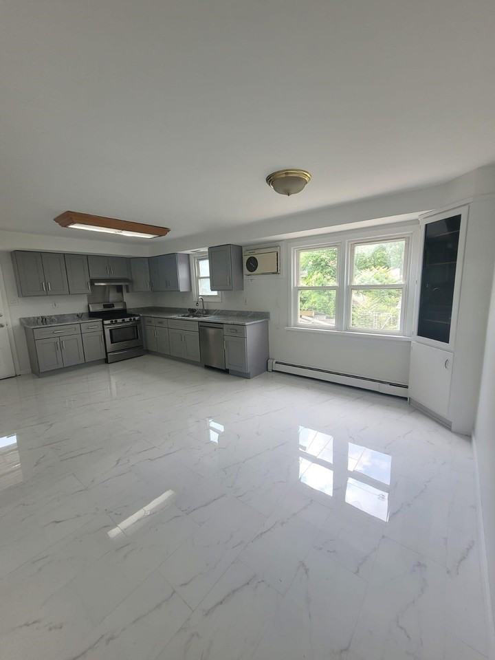 360 New York Ave #1stFL - Photo 5 of 14