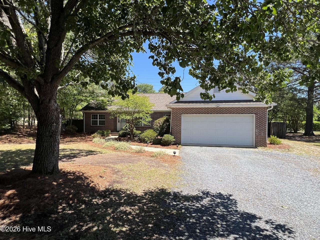 10 Beryl Cir - Photo 2 of 37