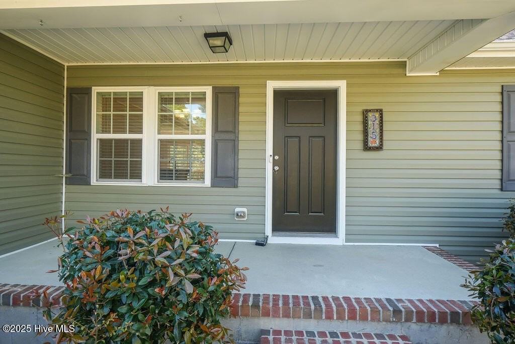 315 Adams Cir - Photo 2 of 36