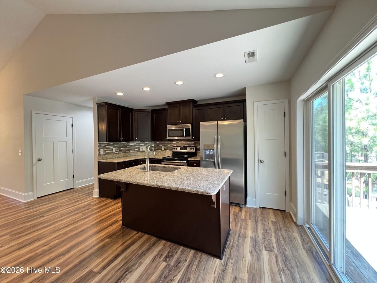 315 Adams Cir - Photo 4 of 36