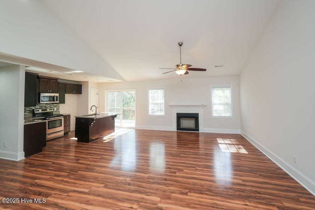 315 Adams Cir - Photo 5 of 36