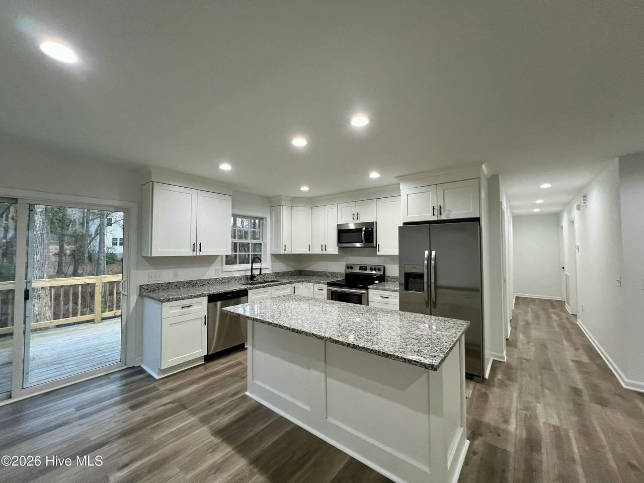 157 Edinburgh Dr - Photo 2 of 26