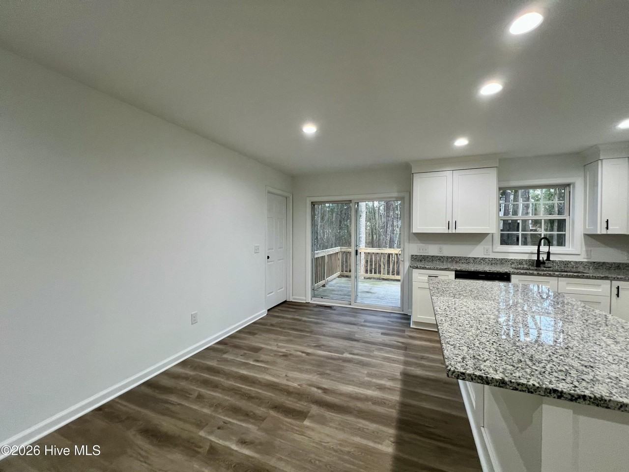 157 Edinburgh Dr - Photo 5 of 26