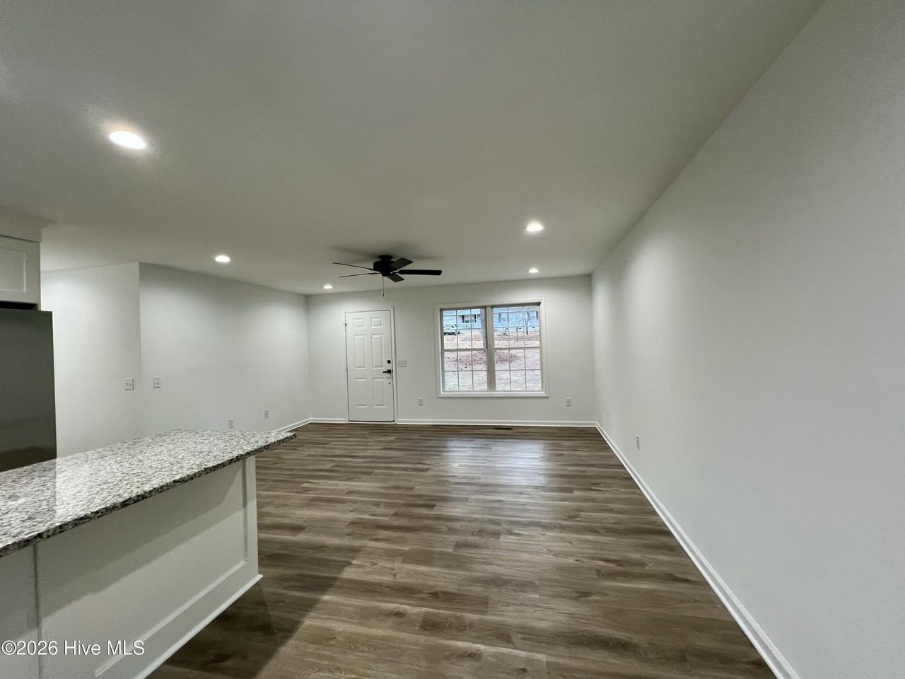 157 Edinburgh Dr - Photo 6 of 26