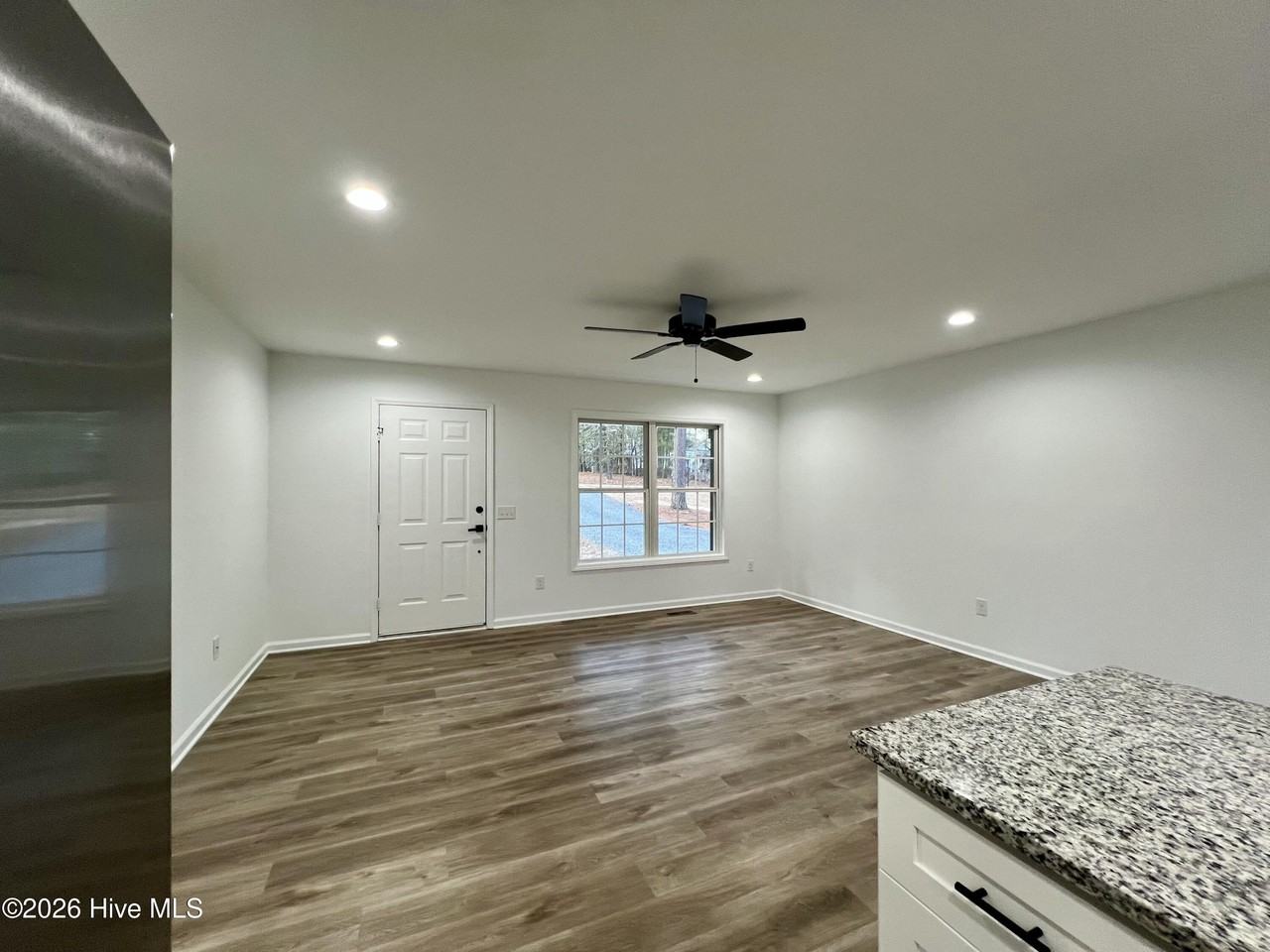 157 Edinburgh Dr - Photo 7 of 26