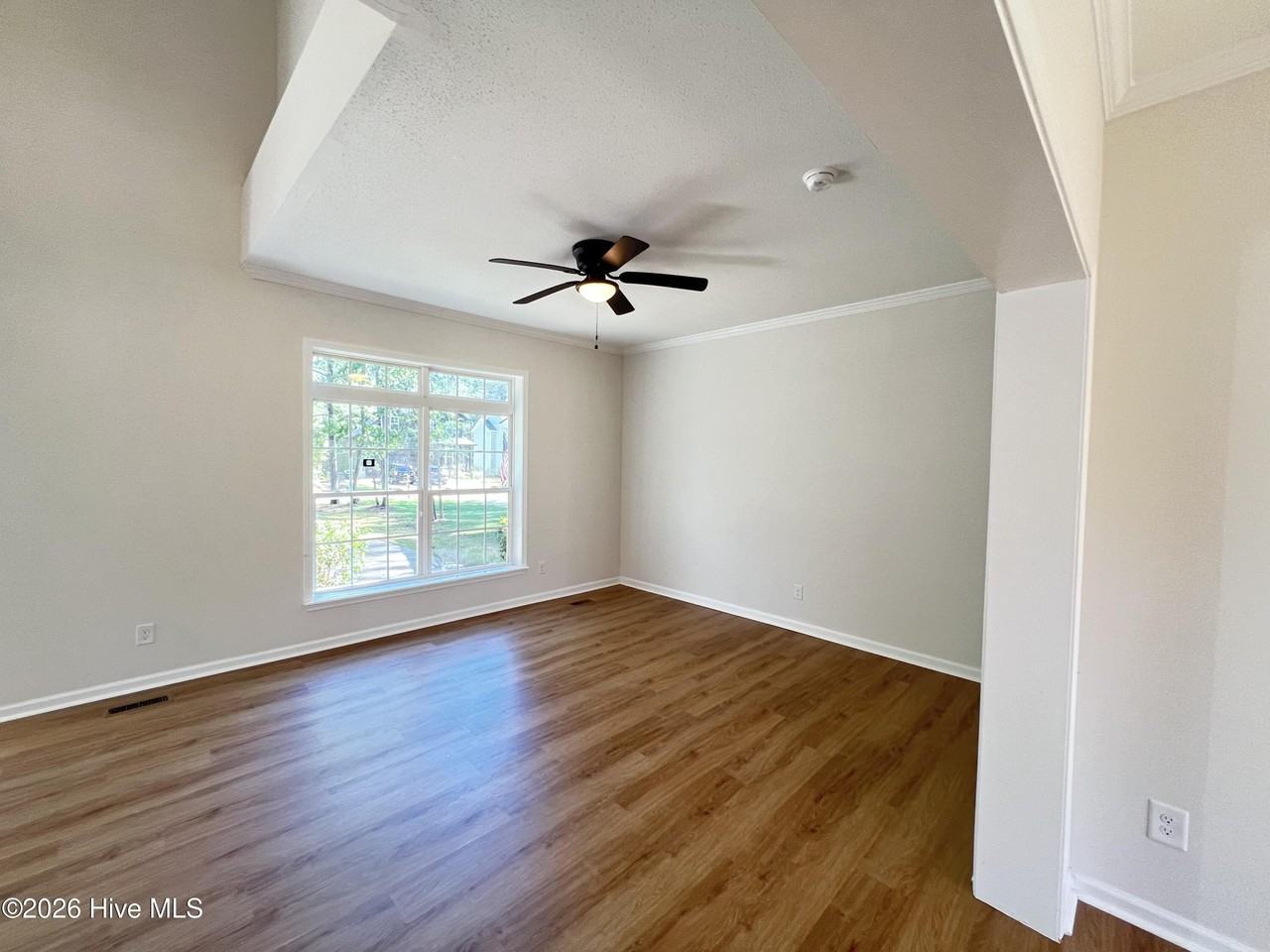 568 Bald Eagle Dr - Photo 3 of 39