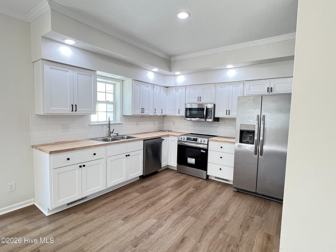 568 Bald Eagle Dr - Photo 4 of 39