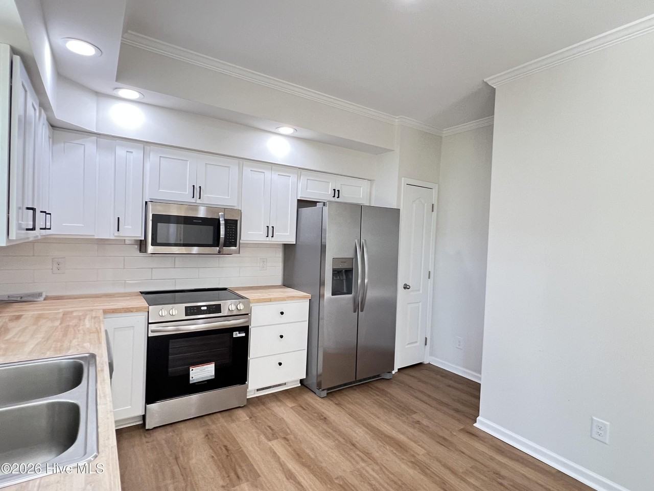 568 Bald Eagle Dr - Photo 5 of 39
