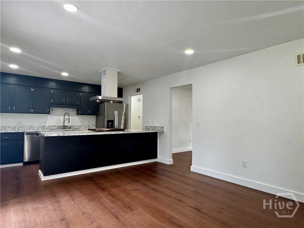 16 Ventura Blvd - Photo 4 of 25