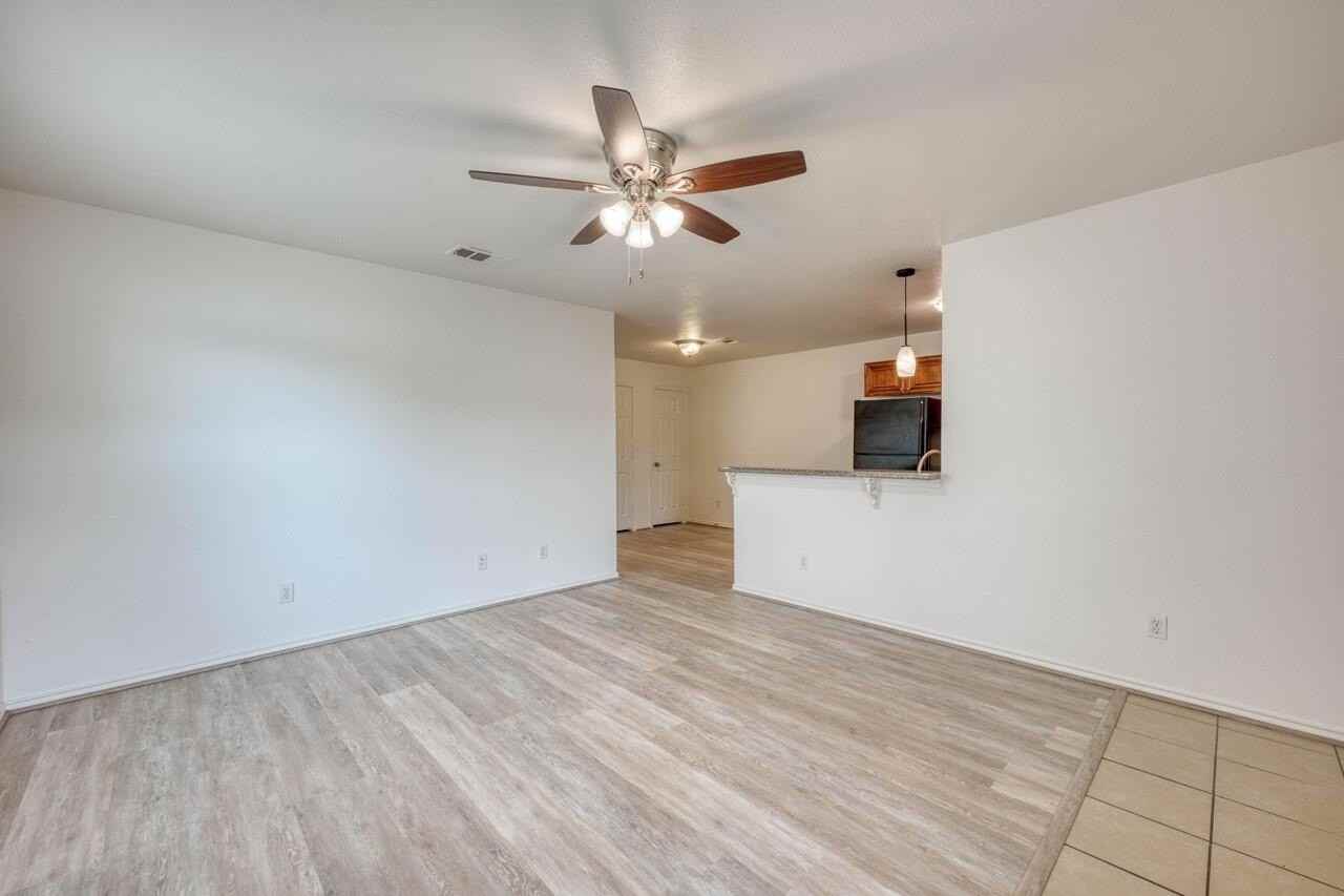 1511 Claremont Cir - Photo 2 of 21