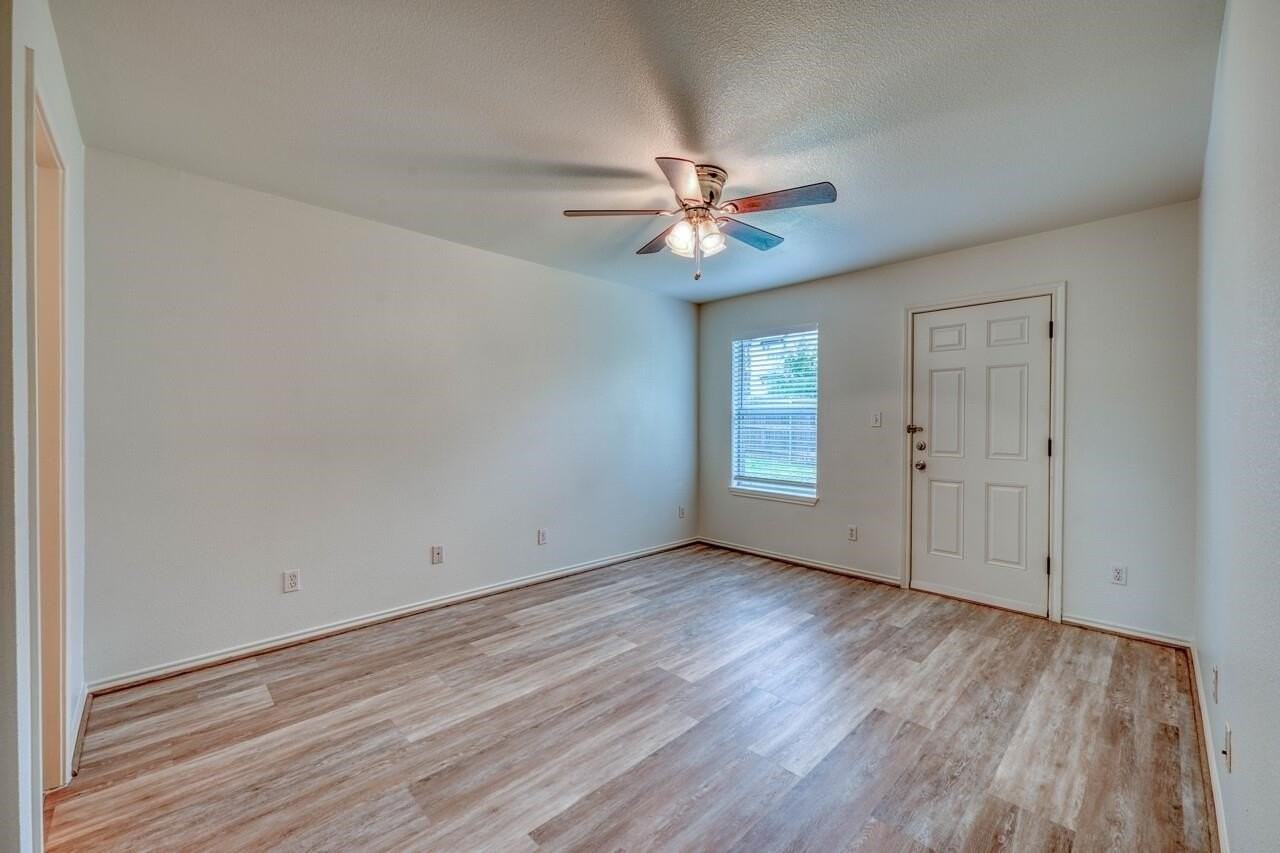 1511 Claremont Cir - Photo 7 of 21